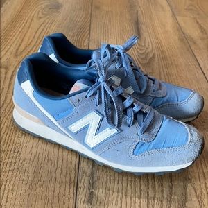 Light blue New Balance classic 696 sneakers
